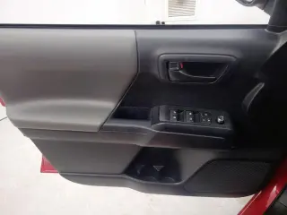 Toyota Tacoma 2018 4x4 SR V6 4dr Double Cab 5.0 ft SB