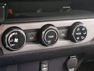 Toyota Tacoma 2018 4x4 SR V6 4dr Double Cab 5.0 ft SB
