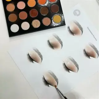 CLASES MAQUILLAJE Y PEINADO