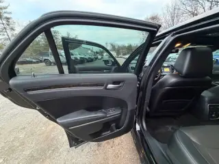 2014 Chrysler 300 C