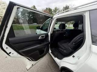 2020 Nissan Pathfinder SV