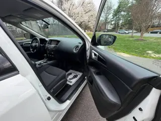 2020 Nissan Pathfinder SV