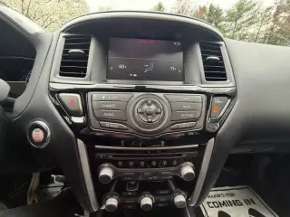 2020 Nissan Pathfinder SV