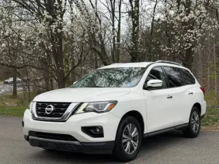 2020 Nissan Pathfinder SV