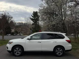 2020 Nissan Pathfinder SV