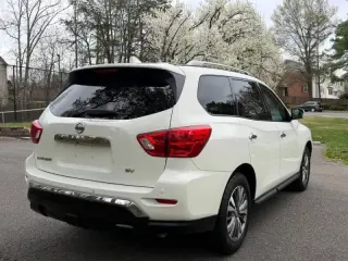 2020 Nissan Pathfinder SV