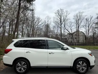 2020 Nissan Pathfinder SV