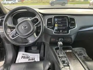 2017 Volvo XC90 T6 Momentum