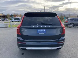 2017 Volvo XC90 T6 Momentum
