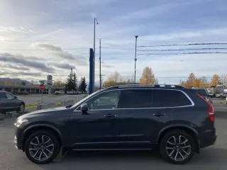 2017 Volvo XC90 T6 Momentum