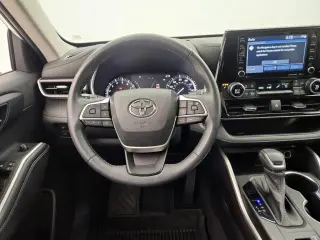 Toyota Highlander 2022 AWD XLE 4dr SUV