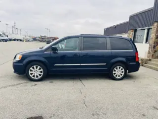 2016 Chrysler Town and Country Touring