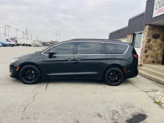 2017 Chrysler Pacifica Touring Plus