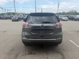 2016 Nissan Rogue
SL