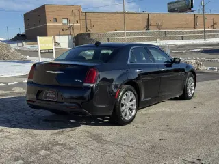 2017 Chrysler 300 C