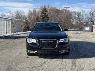2017 Chrysler 300 C