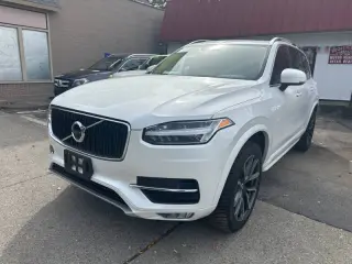 2017 Volvo XC90 T6 Momentum