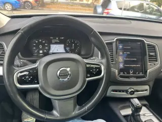 2017 Volvo XC90 T6 Momentum
