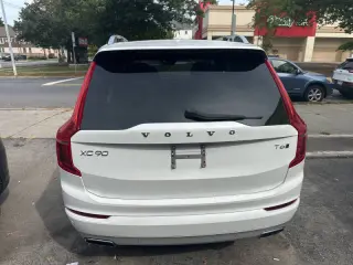 2017 Volvo XC90 T6 Momentum