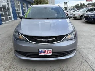 2020 Chrysler Voyager LX