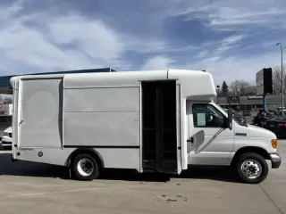 2006 Ford E-Series E-450 SD