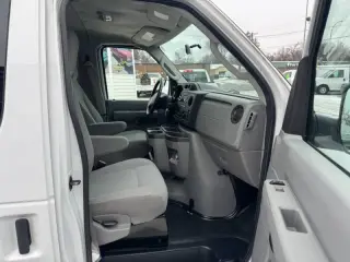2012 Ford E-Series E-350 SD XLT