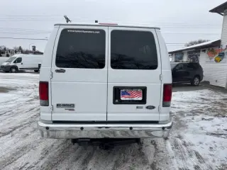 2012 Ford E-Series E-350 SD XLT