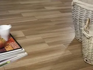 PISO MADERA Y  CERAMICA OFERTA