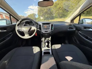 2017 Chevrolet Cruze LS Auto