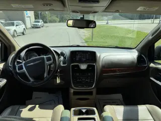 2013 Chrysler Town and Country Touring