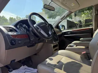2013 Chrysler Town and Country Touring