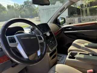 2013 Chrysler Town and Country Touring