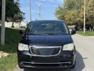 2013 Chrysler Town and Country Touring