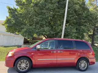 2014 Chrysler Town and Country Touring-L