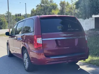 2014 Chrysler Town and Country Touring-L