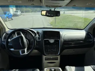 2014 Chrysler Town and Country Touring-L