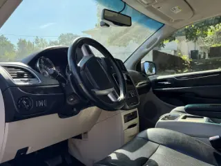 2014 Chrysler Town and Country Touring-L