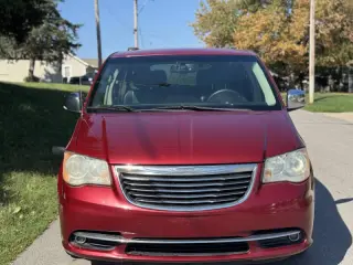 2014 Chrysler Town and Country Touring-L