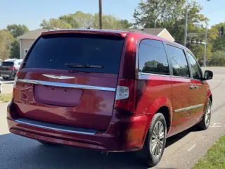 2014 Chrysler Town and Country Touring-L