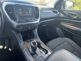 2017 GMC Acadia SLE-2