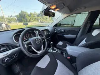 2014 Jeep Cherokee Sport