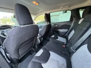 2014 Jeep Cherokee Sport