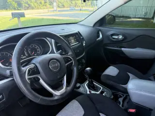2014 Jeep Cherokee Sport