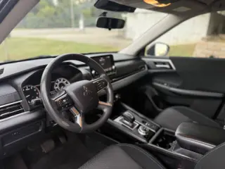 2022 Mitsubishi Outlander ES
