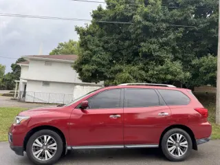 2017 Nissan Pathfinder SV