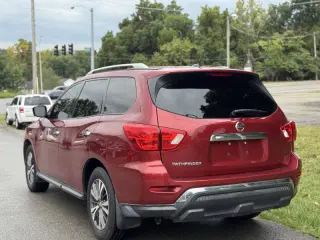 2017 Nissan Pathfinder SV