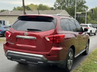 2017 Nissan Pathfinder SV