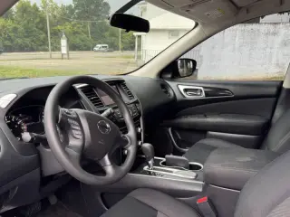 2017 Nissan Pathfinder SV