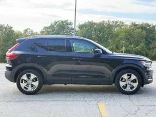 2021 Volvo XC40 T4 Momentum