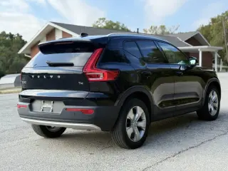 2021 Volvo XC40 T4 Momentum